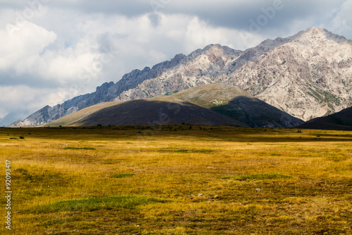 LANDSCAPE CAMPO IMPERATORE MOUNTAIN