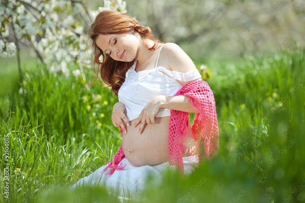 pregnant woman in the garden 