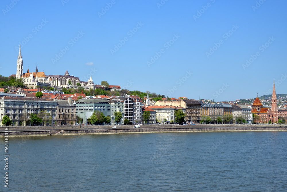 Fototapeta premium ORILLA RIO DANUBIO DE BUDA