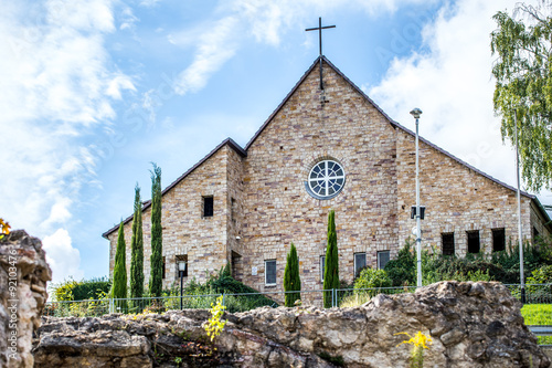 Lutherkirche oberhalb des Mainzer Südbahnhofes photo