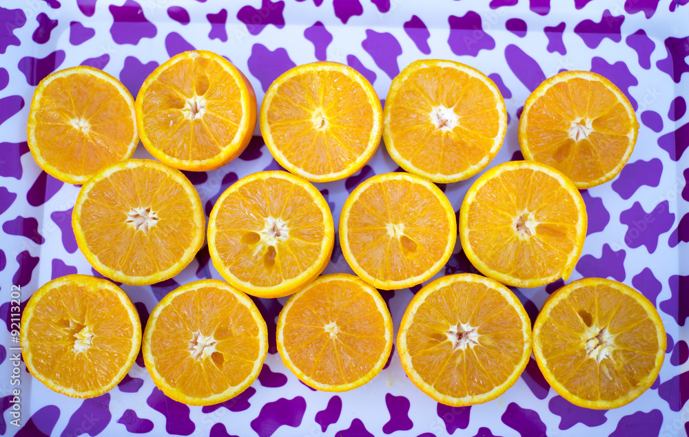 Naranjas. Medias naranjas alineadas. Naranjas. Medias naranjas alineadas.