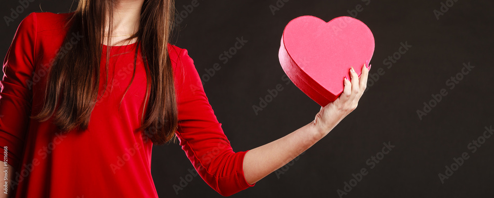Woman in red dress holding heart box. - obrazy, fototapety, plakaty 
