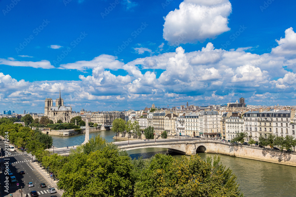 Seine and Notre Dame de Paris