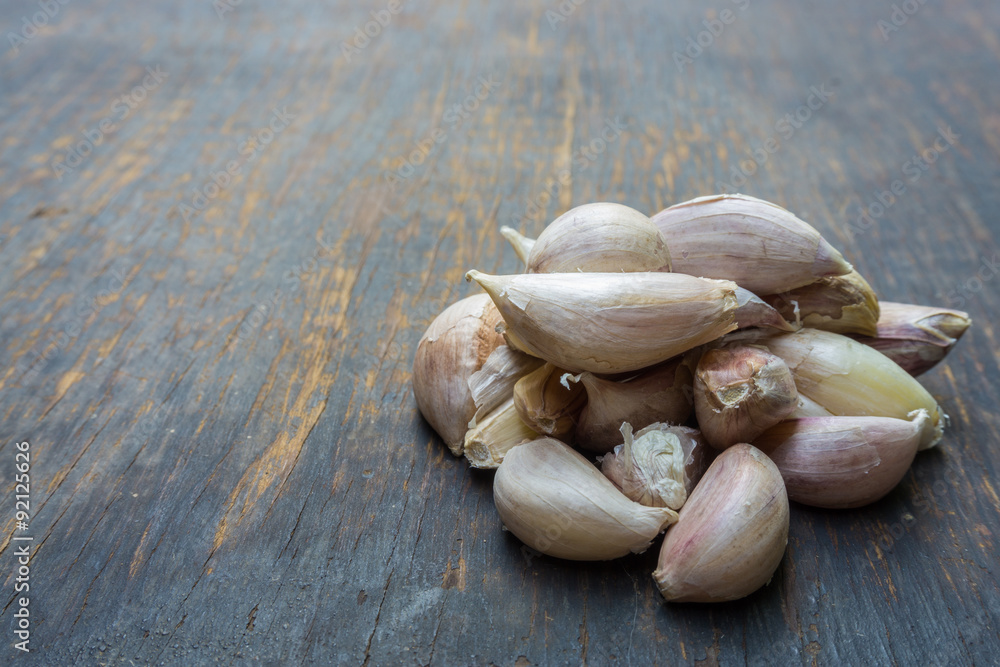 Garlic isolated on wood background
Garlic isolated on wood background
