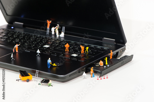 Fotografia Team of Miniature workers repairing Laptop.