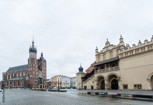 Fototapeta Naklejka Na Ścianę i Meble -  Saint Mary Basilica and Main Square in Krakow.