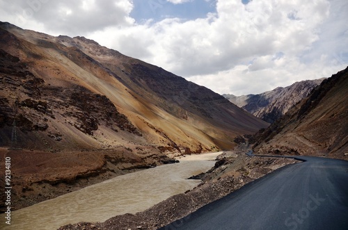 Indus River flowing through the Ladakh in India © kikisora
