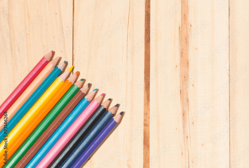 Obraz premium Close up stack colour pencils on wooden background