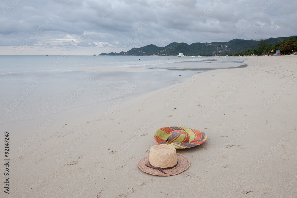 Obraz premium Beach on tropical island. Clear blue water, sand, clouds. 