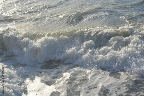 mouvement de mer créant de la mousse © karlitoo7