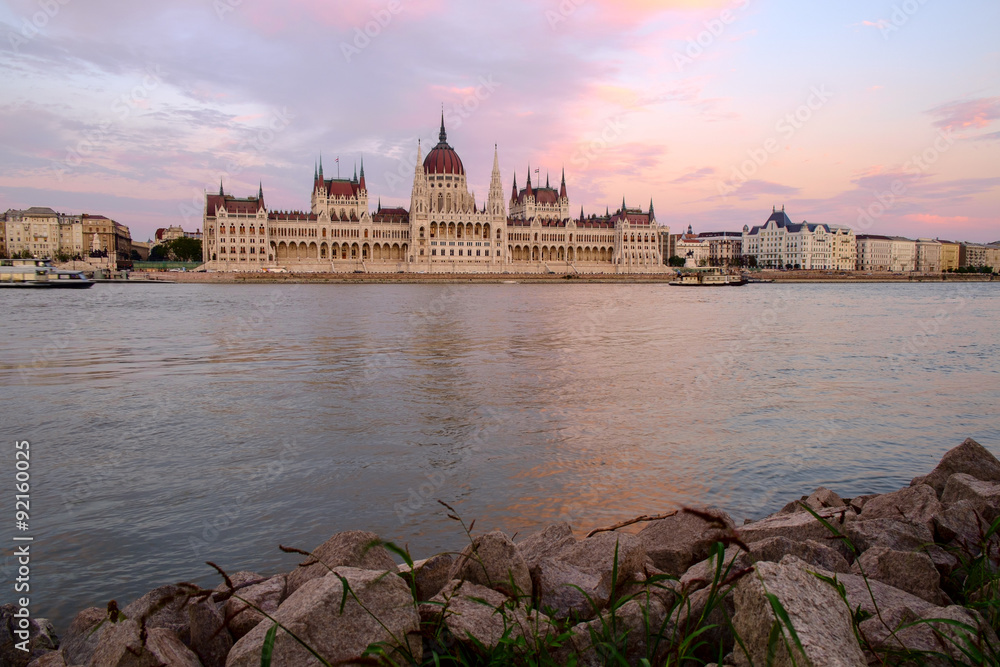Obraz premium The Hungarian Parliament building at sunset
