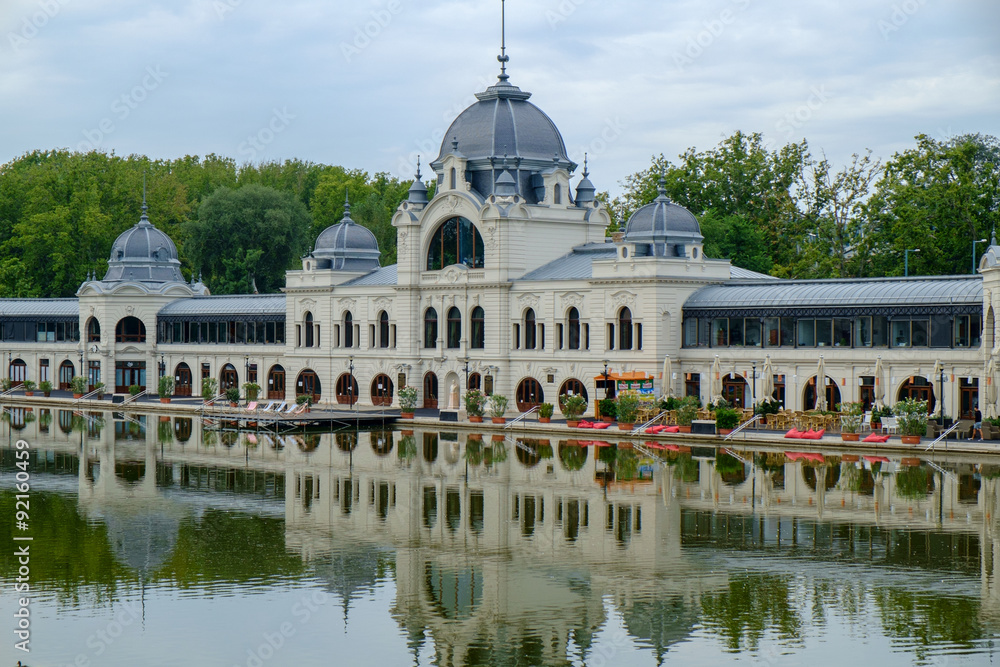 Fototapeta premium Budapest old building on lake Varosliget