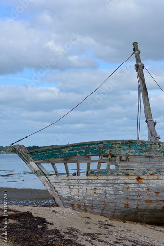 Epave de bateau, île d'Arz, golfe du Morbihan