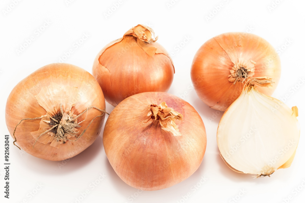 Fototapeta premium Onions isolated on white