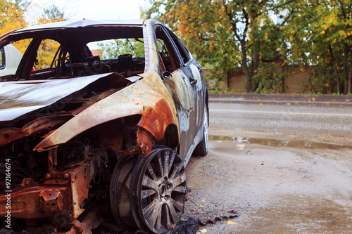 extinguished the burning car. extinguished the fire in the car on the street