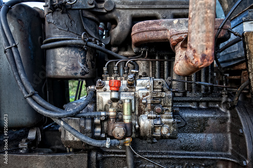 pompa iniezione di un vecchio motore diesel photo