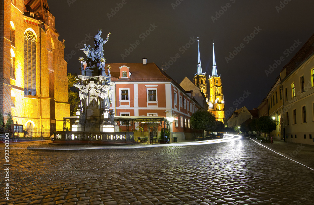 Wrocław noc na Ostrowie Tumskim