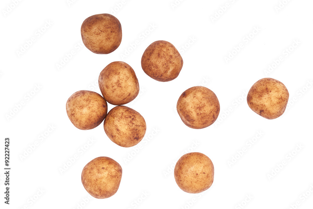 Mehrere Marzipankartoffeln auf weißem Hintergrund Mehrere Marzipankartoffeln auf weißem Hintergrund