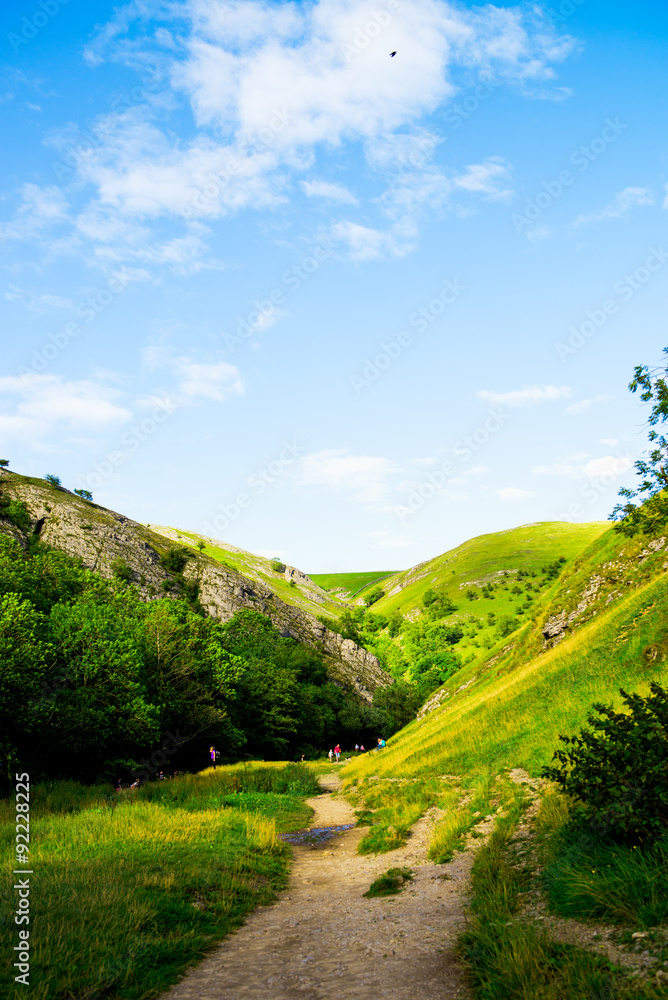 Obraz premium Green Hills, River Dove in Peak District National Park