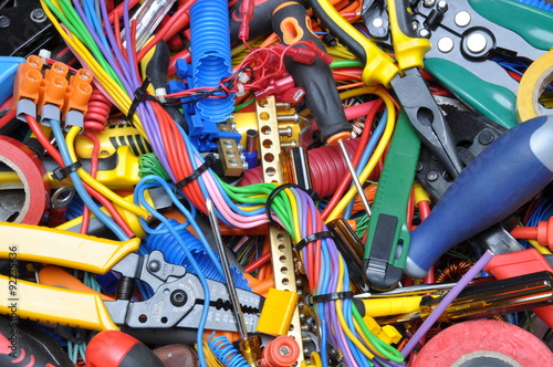 Tools and electrical component kit used in electrical installations