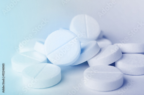 Konstfotografi Close up of a heap of white medicine pills on white surface.