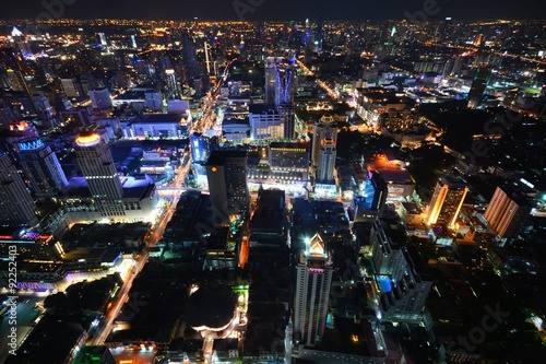 タイ・バンコクの高層ビル群の夜景