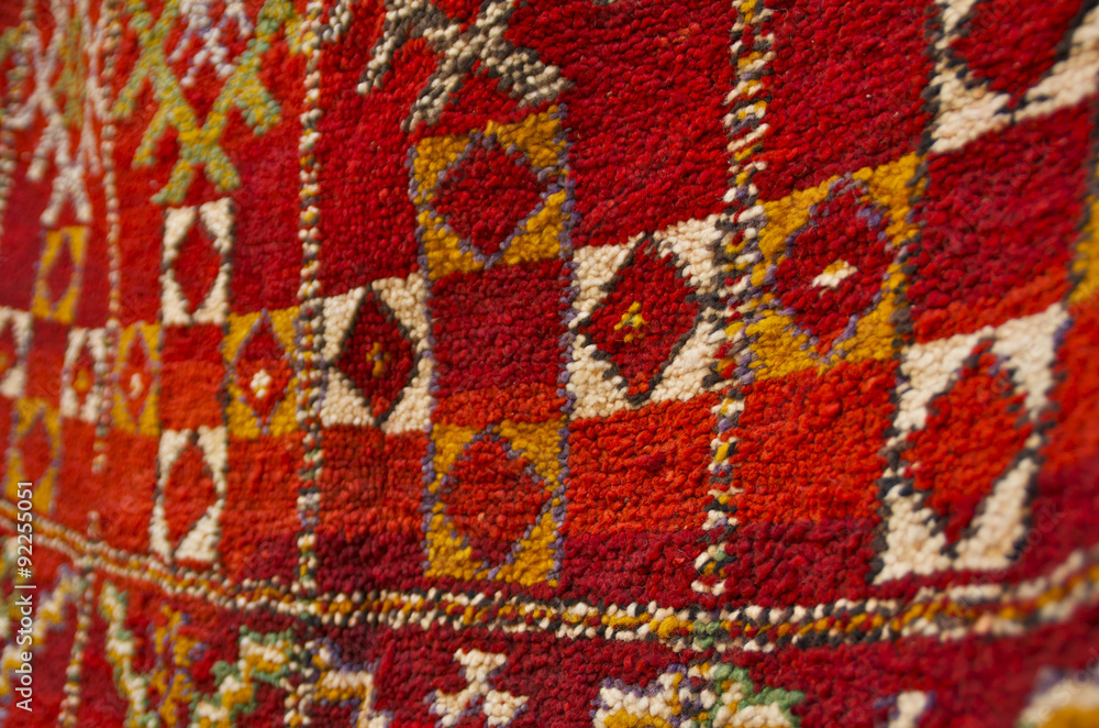 détail tapis dans un souk de Marrakech détail tapis dans un souk de Marrakech
