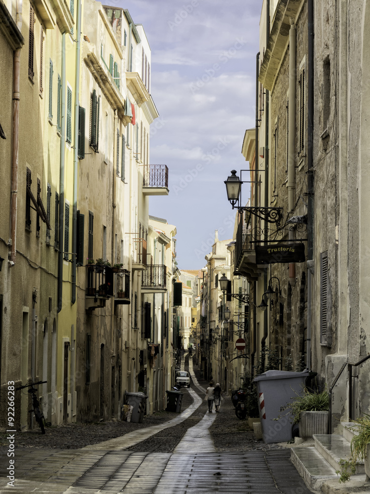 Alghero: passeggiata nella città vecchia