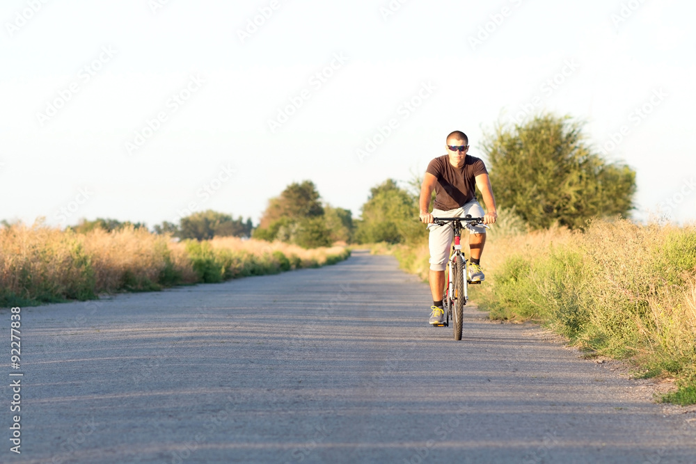 Fototapeta premium young guy is engaged in cycling
