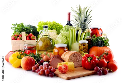 Fototapeta na wymiar Skład z żywnością organiczną odizolowywającą na bielu