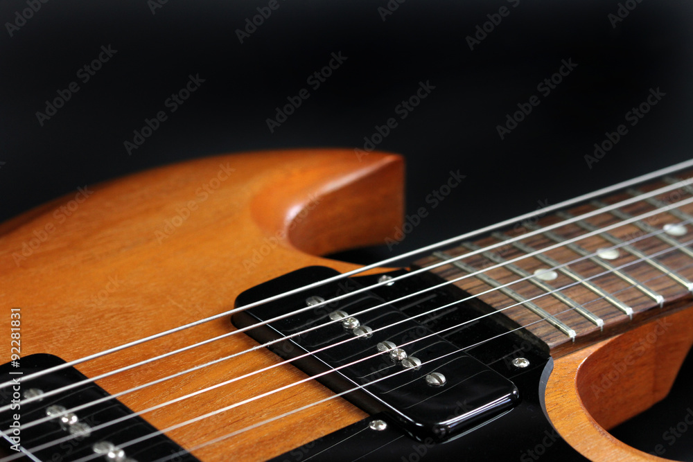 Obraz premium E-Gitarre Detail mit schwarzen Hintergrund