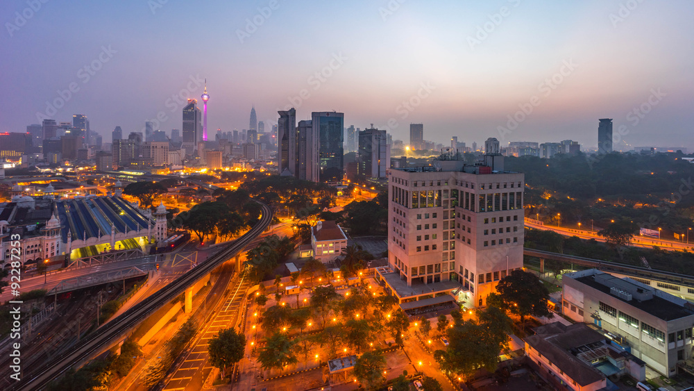 Obraz premium beautiful sunrise at Kuala Lumpur Skyline 