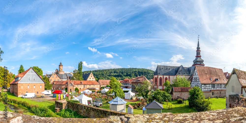 Büdingen, Panorama mit Ausblick auf das Schloss 