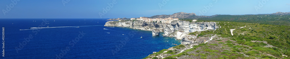 Vue panoramique sur Bonifacio en Corse du sud