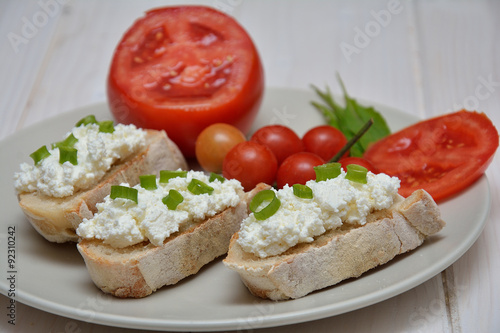 sandwich with cottage cheese