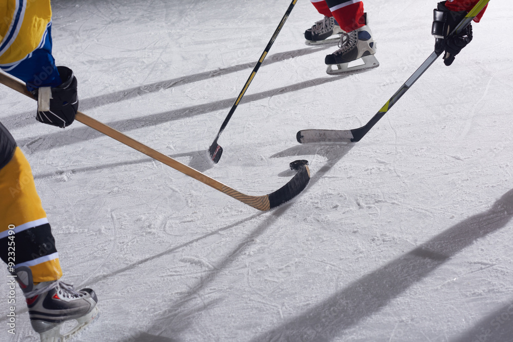 Naklejka premium teen ice hockey sport players in action