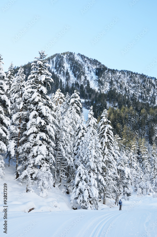 Cross-country skiing in the Marcadau valley Cross-country skiing in the Marcadau valley