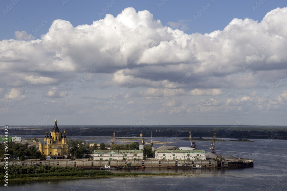 Стрелка в Нижнем Новгороде. Впадение реки Оки в Волгу.