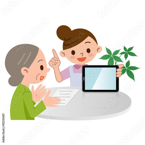 タブレットPCで説明する介護士