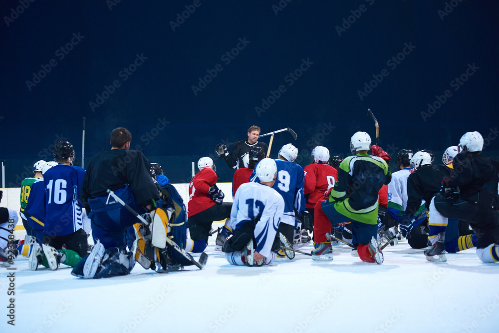 Naklejka premium ice hockey players team meeting with trainer
