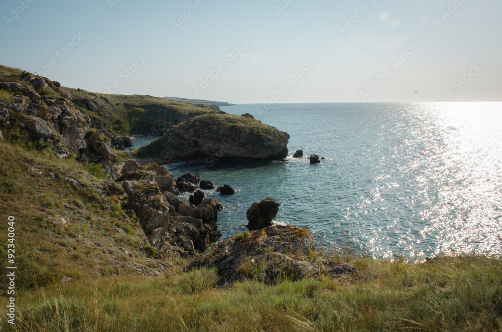 бухта в скалах на азовском море, вид с горы