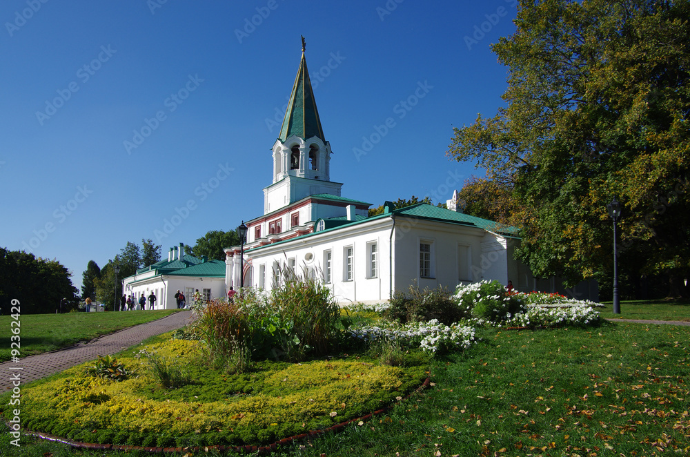 MOSCOW, RUSSIA - September 16, 2014: View of the Kolomenskoye es MOSCOW, RUSSIA - September 16, 2014: View of the Kolomenskoye es