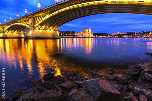 BUdapest mit Parlament und Elisabethbrücke