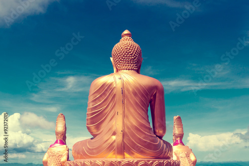 Estatua de Buda. Templo y el monasterio en Tailandia