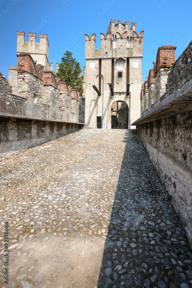 Obraz premium Old Castle in the city Sirmione at the lago di Garda
