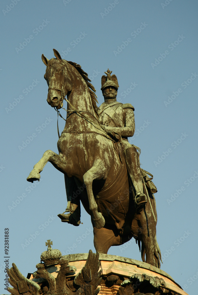 Fototapeta premium ST. PETERSBURG, RUSSIA - JULY 18, 2009: Monument to Emperor Nicholas I near Saint Isaac's Cathedral, St Petersburg, Russia