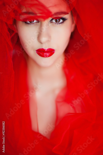 Fototapeta Naklejka Na Ścianę i Meble -  Lady in red