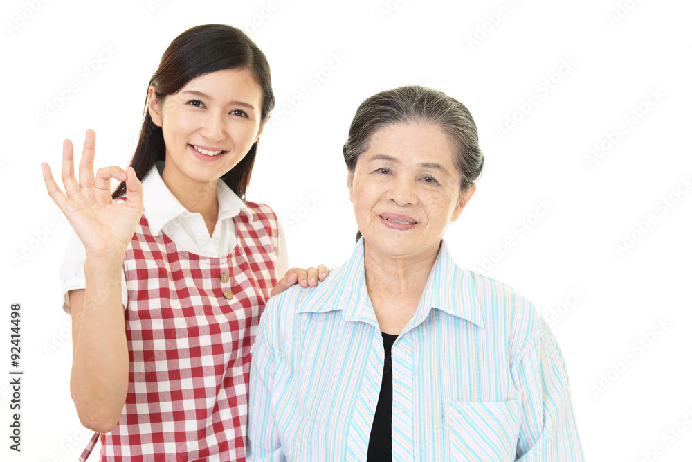 笑顔の二人の女性