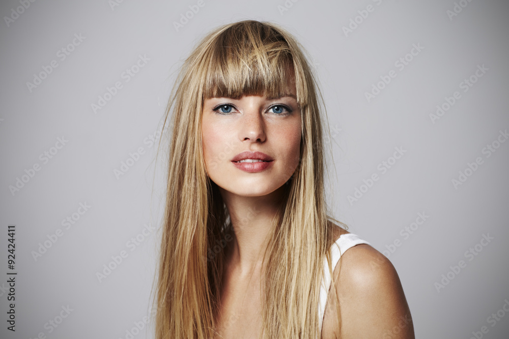 Alluring young blond woman in studio - obrazy, fototapety, plakaty 