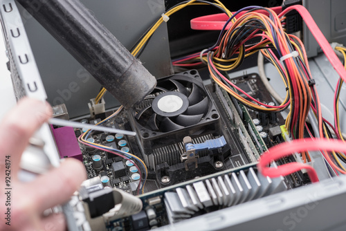 Cleaning a processor fan